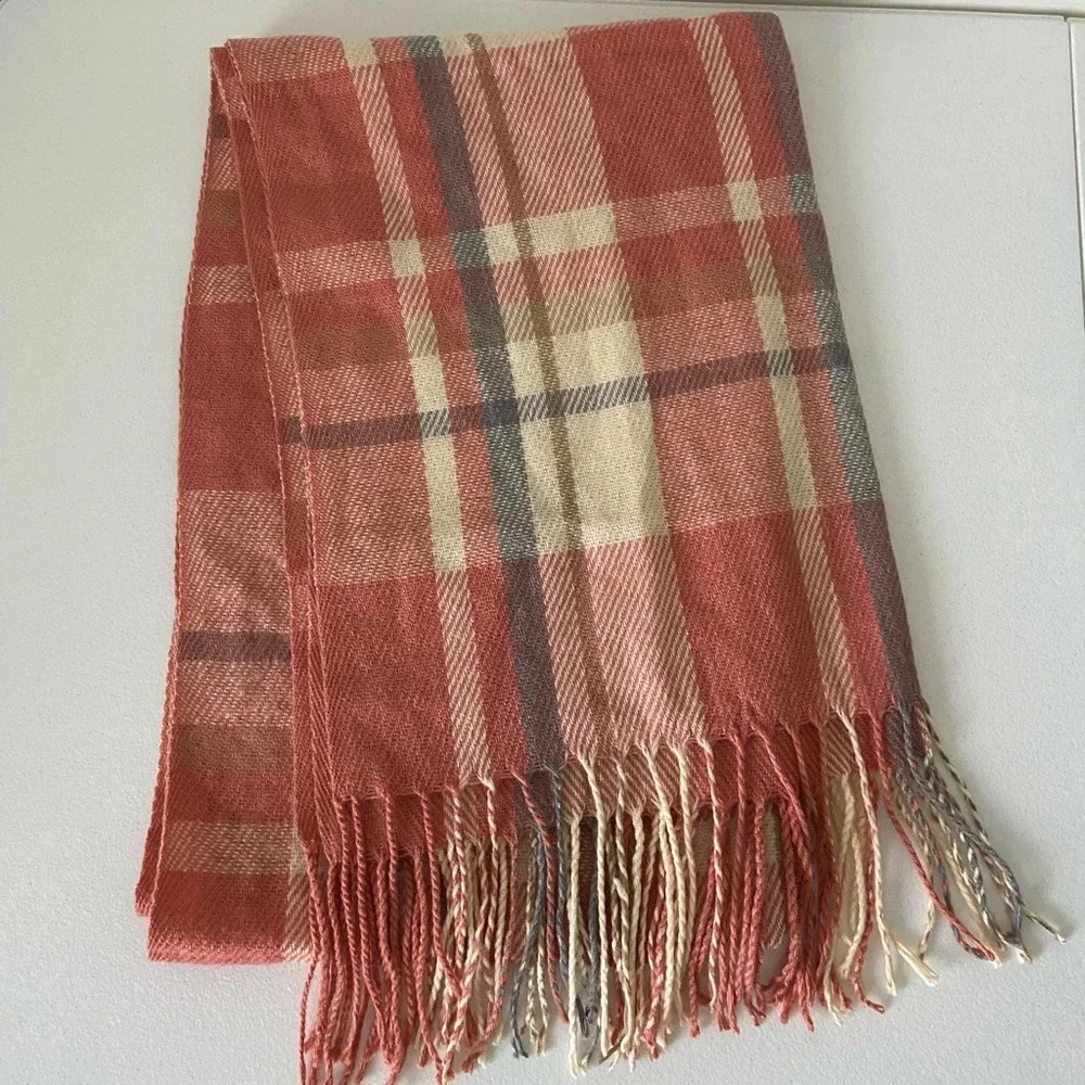 NWOT‎ | Women’s fall colored plaid patterned tassel scarf